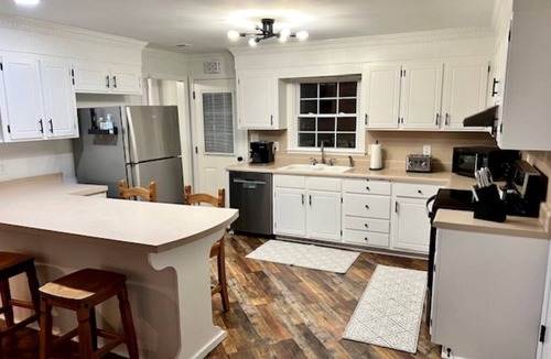 Haven Heights House | Charming 3 bedroom, 2 bath house, centrally located in Radford. Family friendly