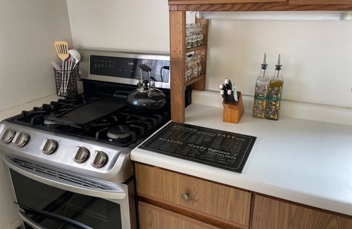 East Corinth Cottage | Charming 3-bedroom cottage in Hampden with AC, WiFi