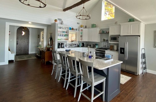 Ozark House | Charming 3 bedroom cottage on the Arkansas River MAX occupancy is 6 adults