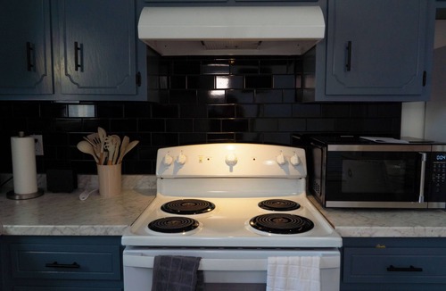 Oak Grove House | Charming 3-bedroom house in Pleasant Oak Grove with AC, WiFi