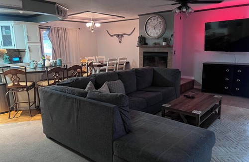Newton House | Charming 3-bedroom house in Newton - Your Home Away From Home!