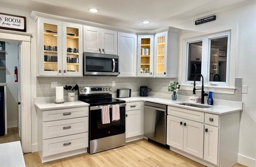 Framingham House | Charming 3-bedroom townhome with AC and WiFi in Framingham