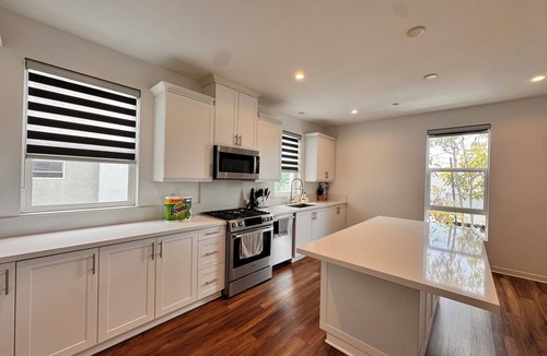 Irvine Business Complex House | Charming 3-bedroom townhome close to Newport beach SCP and Disney