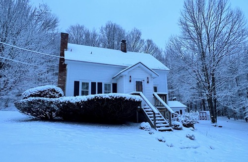 Stamford House | Charming 3-bedroom Vermont house with outdoor Sauna and Mountain Views