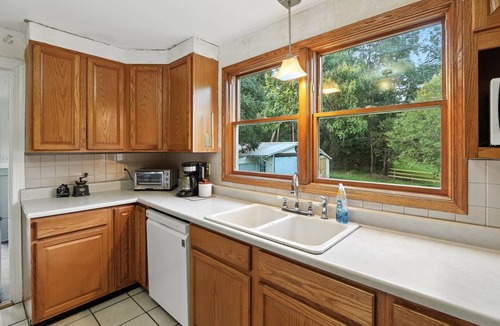 Calverton House | Charming 3BR Farmhouse Wine Country Getaway