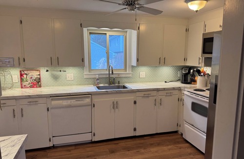 Quonochontaug House | Charming 4 bd cape in Quonnie's Ctrl Bch- short walk to a stunning private beach