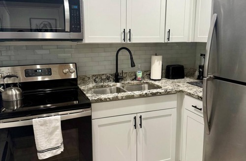 Silver Lane House | Charming 4-bedroom house with AC in East Hartford