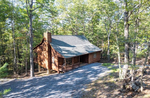 Mount Jackson Cabin | Charming 4-bedroom cabin near Bryce Resort