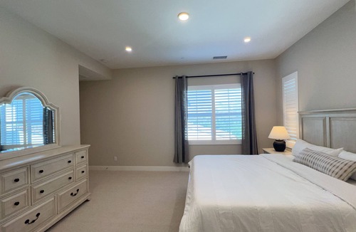 Portola Springs Bed & Breakfast | Charming 4-bedroom bed & breakfast in peaceful location with AC