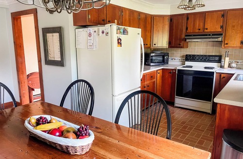 Weston Cottage | CHARMING 4-bedroom cottage in Weston, Vermont. CLOSE TO SKI RESORTS