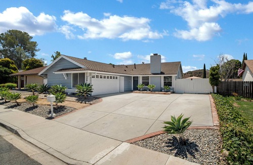 Thousand Oaks House | Charming 4BDs2BAs at Thousand Oaks