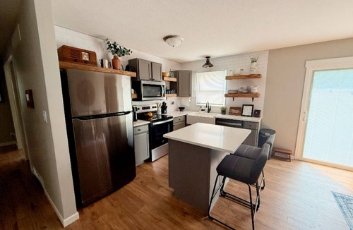 Salina House | Charming 5-bedroom house in Salina perfect for families and group travel