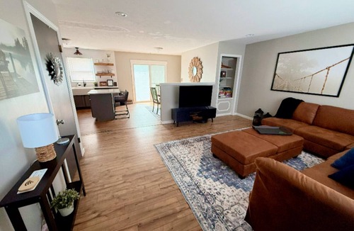 Salina House | Charming 5-bedroom house in Salina perfect for families and group travel