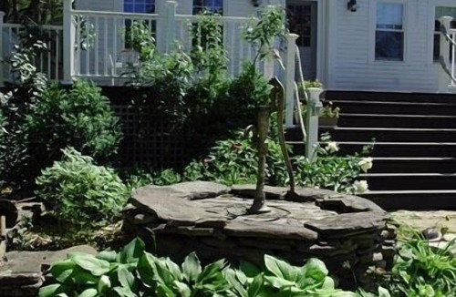 Boothbay House | Charming 5BR Waterfront Historic Cape on 15 acre estate