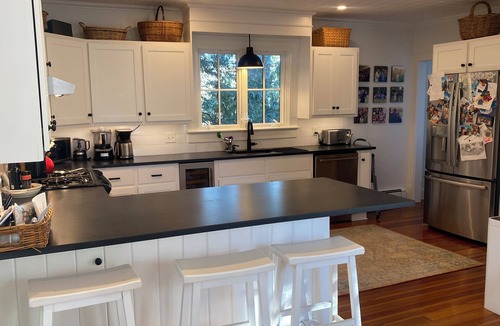 Silver Beach House | Charming 6-bedroom house in West Falmouth.