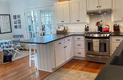 Silver Beach House | Charming 6-bedroom house in West Falmouth.