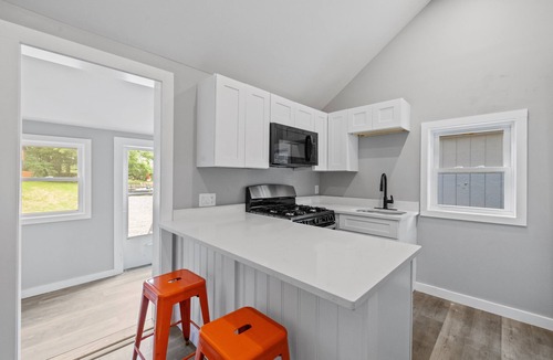 Alton Cottage | Charming Alton Bay Getaway – 1BR Cottage, Pool Access & Walk to Lake