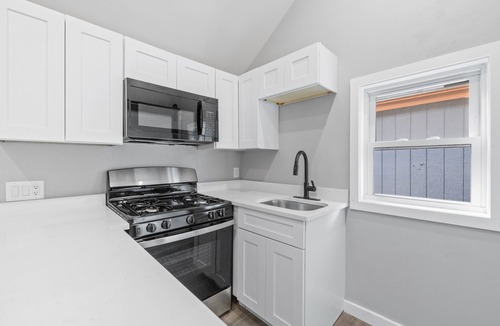 Alton Cottage | Charming Alton Bay Getaway – 1BR Cottage, Pool Access & Walk to Lake