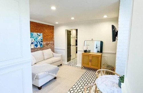 Stanton Park Apartment | Charming and Historic Apartment in Capitol Hill