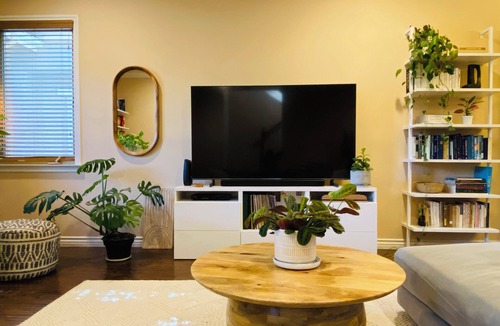 Mid Central House | Charming and Spacious 2B + 2.5 Bath Townhome