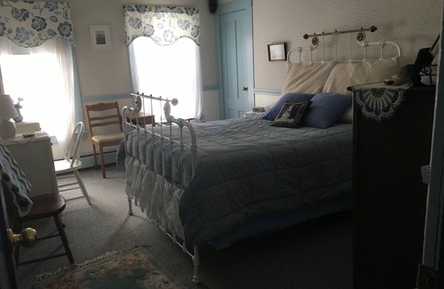 Hollis Bed & Breakfast | Charming B&B in lovely Hollis with Function Room -Rent by whole house or by Room