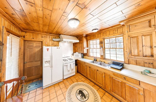 Bailey Island House | Charming Bailey Island Coastal Getaway with Stunning Casco Bay Views.
