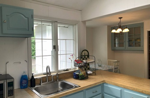 South Jamesport Cottage | Charming Beach Cottage, Steps to Beach, Enjoy Scenic Vineyards & Farm Stands