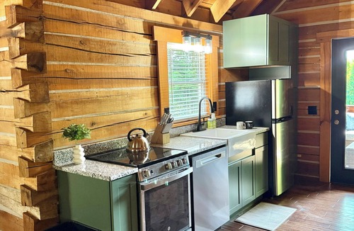 Mt Lookout Cabin | Charming Cabin. Located between New River Gorge and Summersville Lake