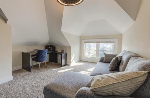 Norwood House | Charming Cincinnati Home w/Spacious Deck!