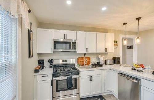 Sharon Apartment | Charming Condo near Gillette Stadium