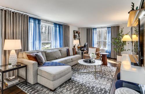 Middlefield House | Charming Connecticut Hideaway: Year-Round Fun!