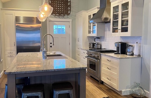 Great Neck Cottage | Charming Cottage Steps from Private Beach – Water Views & Little Neck Charm