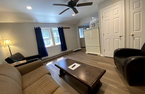 Lincolnville Cottage | Charming Cottage with Private Deck and Modern Amenities near Camden, Maine