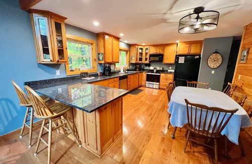 Newbury House | Charming Country Lodge with Modern Amenities