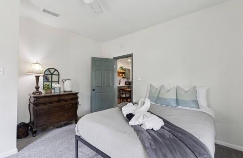Dallas House | Charming, Cozy, Central & Convenient Home