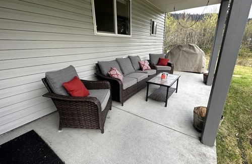 Bear Creek House | Charming Creekside Retreat Near Kenai Fjords in Seward, Alaska