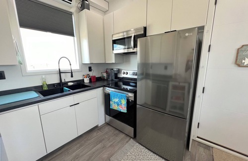 Beryl Junction House | Charming Desert Beach House Tiny home, with AC, WiFi, game room/fitness room.