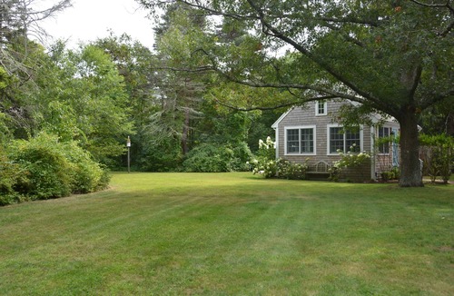 Duxbury Cottage | Charming designer cottage, located in historic, coastal Duxbury.