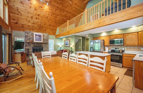 Swanton House | Charming Dog Friendly Cabin w/Hot Tub & Fire Pit