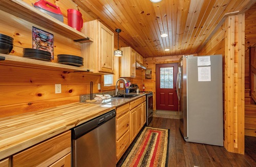 McHenry Cabin | Charming Dog Friendly Retreat w/Fire Pit & Hot Tub