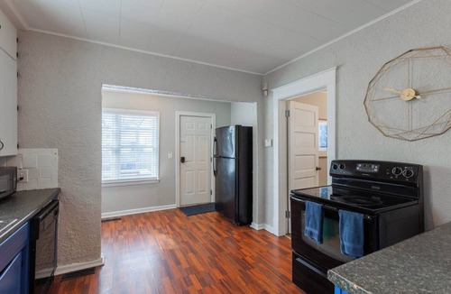 Plaza Westport House | Charming Duplex Near Food and Fun | 15/16