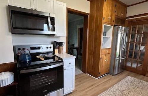 Galion House | Charming Farmhouse 10 acres near MidOH Race, Clear Fork & Mt Gilead State Parks