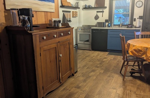 Taneytown House | Charming Farmhouse Getaway With Stunning Mountain Views, Near Gettysburg