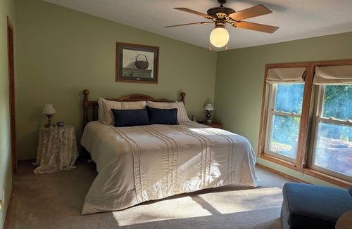 Golconda House | Charming farmhouse with AC in Shawnee National Forest- 3 bedrooms