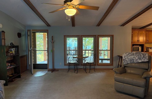 Golconda House | Charming farmhouse with AC in Shawnee National Forest- 3 bedrooms