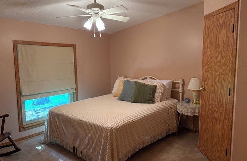 Golconda House | Charming farmhouse with AC in Shawnee National Forest- 3 bedrooms