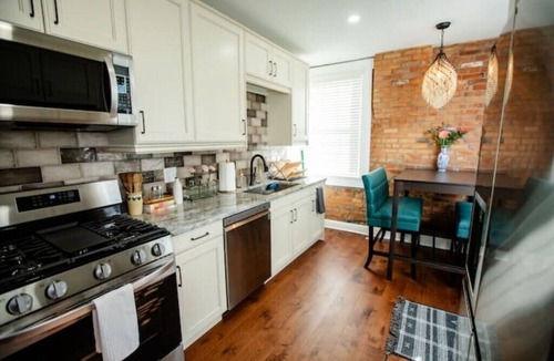 German Village House | Charming German Village historic stay with hot tub