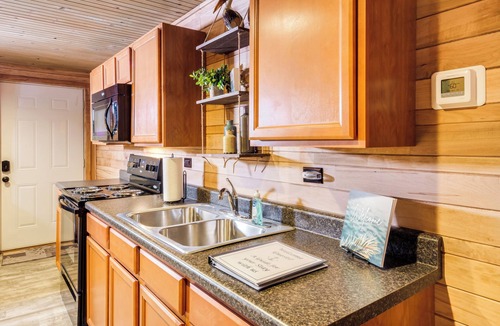 Grand Rivers Condo | Charming Grand Rivers Getaway - 1/2 Mi to Downtown