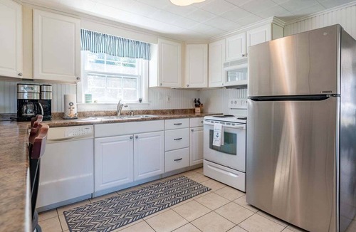 Narragansett Hotel | Charming Harbour Island Cottage with Water Views, Sun Porch & Sunset Deck