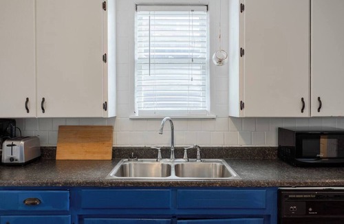 West Plaza Apartment | Charming Hideaway in Westport 15